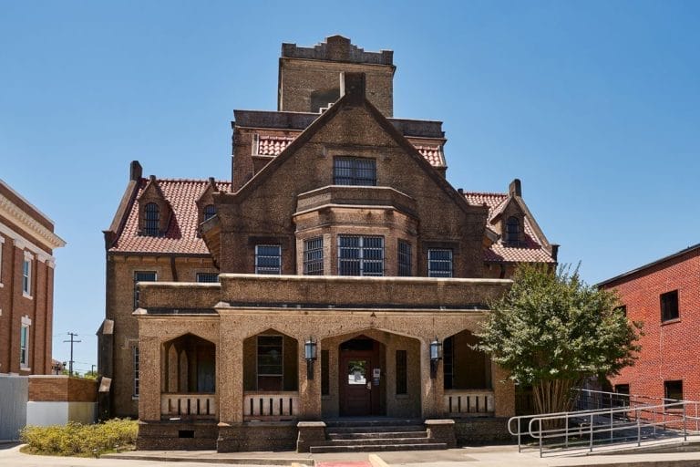 Beauregard Parish Jail (Gothic Jail) – Haunted Jail in DeRidder, Louisiana