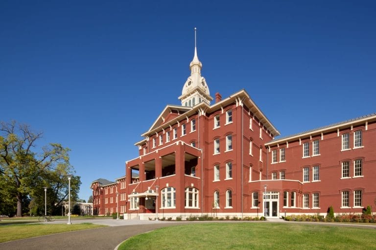 Oregon State Hospital – Haunted Asylum in Salem, Oregon
