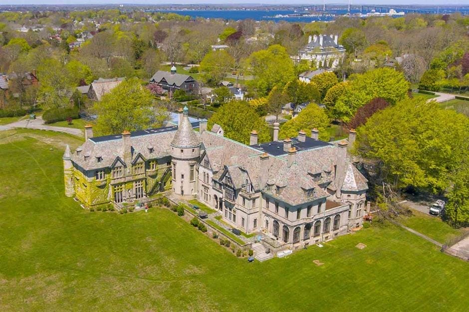 Seaview Terrace / Carey Mansion – Haunted Mansion in Newport, Rhode Island